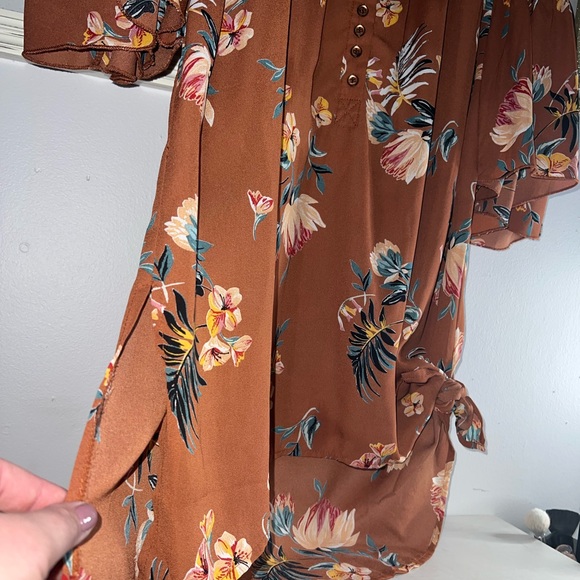 A Rusty Brown Beautiful fall Floral Top From BKE - Picture 3 of 5